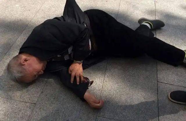 50岁男子心梗猝死，生前注重养生，医生叹息：这3个坏毛病太要命