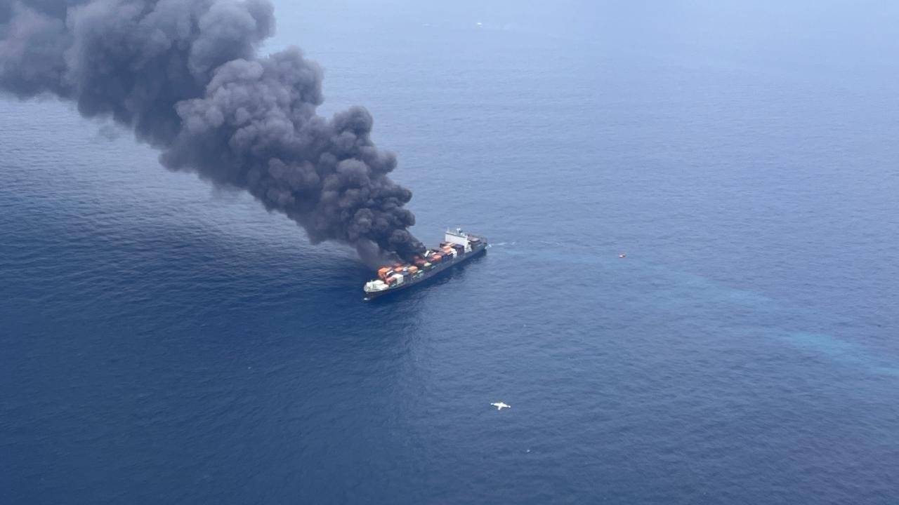 一货轮在印度海域爆炸，已有12名中国船员获救