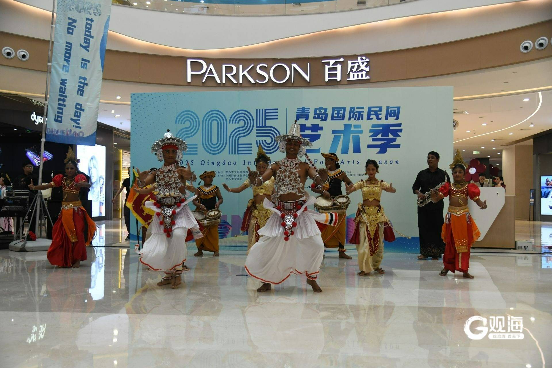 2025青岛国际民俗艺术季圆满收官！中外艺术团队献上精彩巡演