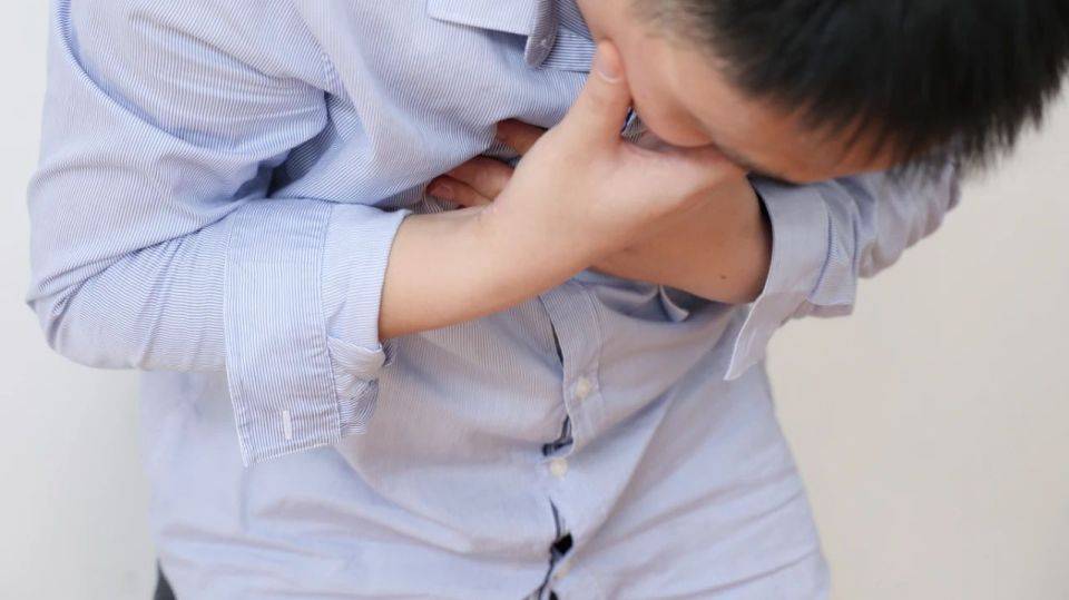 肝癌发现就是中晚期？5个症状若不重视，当心给治疗带来大麻烦