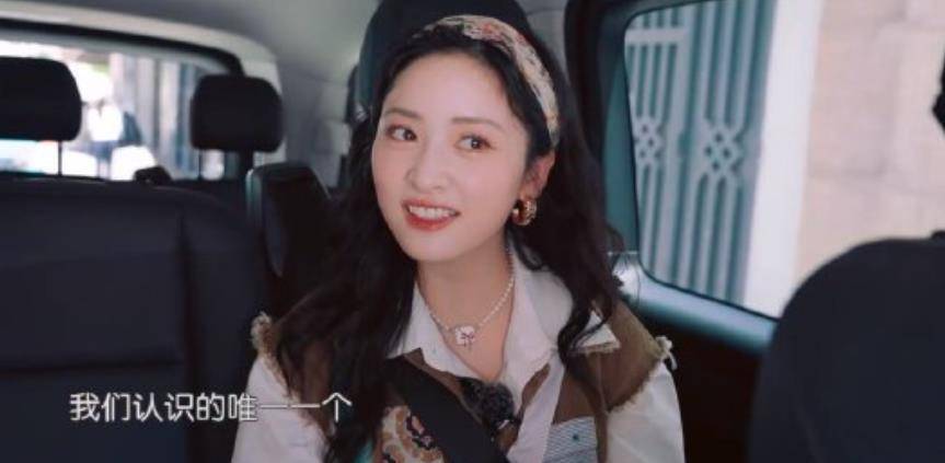 原创            何炅是沈月阿拉伯语唯一人脉，网友：“娱乐圈里想不出第二人”