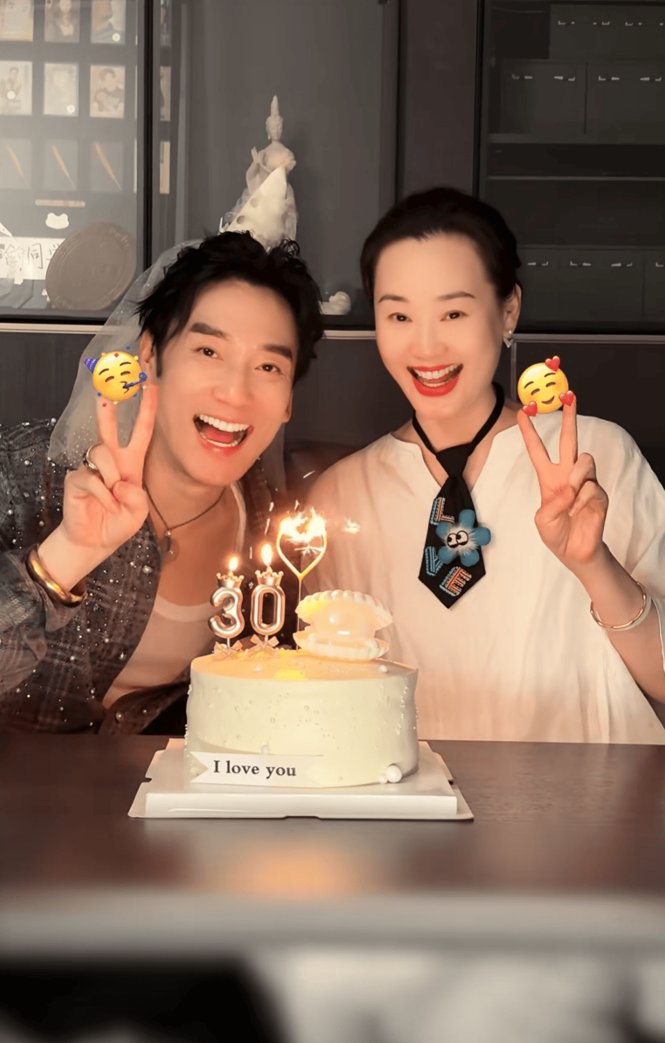 55岁林依轮回应整容传闻：瘦了20多斤你们嫌帅