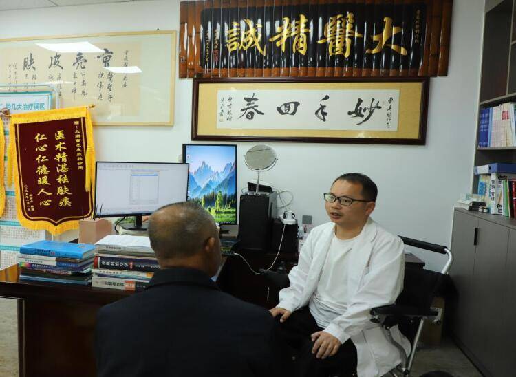 轮椅上的“美容师”：曹亮用仁心仁术点亮患者希望