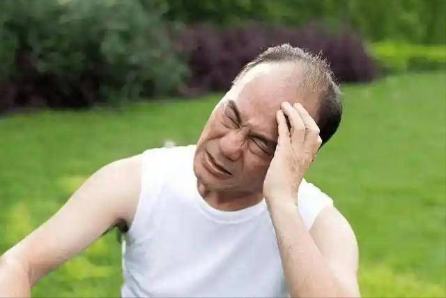 天气炎热，进入脑梗高发期！医生叮嘱：高血压患者，少做这几件事