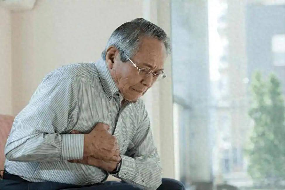 医生强调：血管有斑块的人，身上基本有这3个表现，早发现好治疗