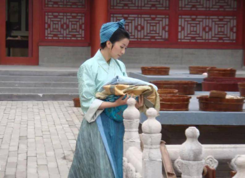 原创            朱见深梳头时抱怨没有儿子，太监：万岁爷您有儿子，他已经6岁了