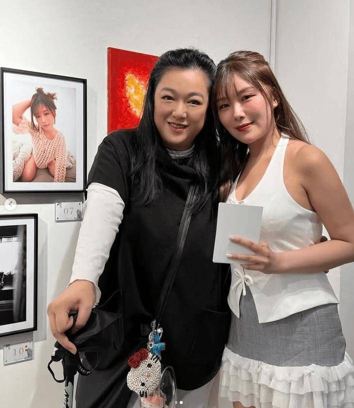 港产女优素海霖大晒和TVB前花旦合照！后者曾多次拍大尺度写真！还遭TVB禁播！