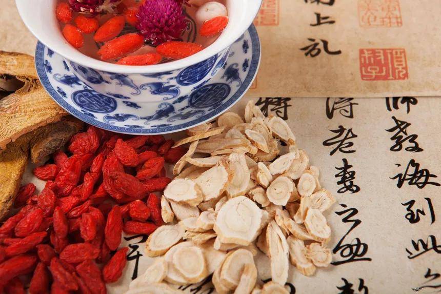 别乱喝！中药养生茶有偏性，喝错了会对身体有害，喝前一定要辨证！