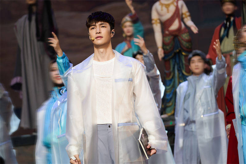 张艺兴：为理想孤注一掷又何妨