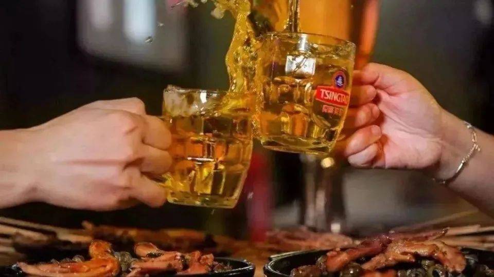 又到“痛风”高发季！撸串喝酒嗦海鲜，尿酸高如何放肆嗨？