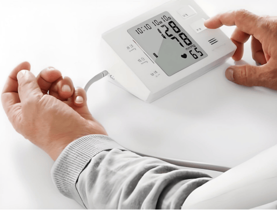 曹启富医生：老人血压 “安全数值” 是多少？