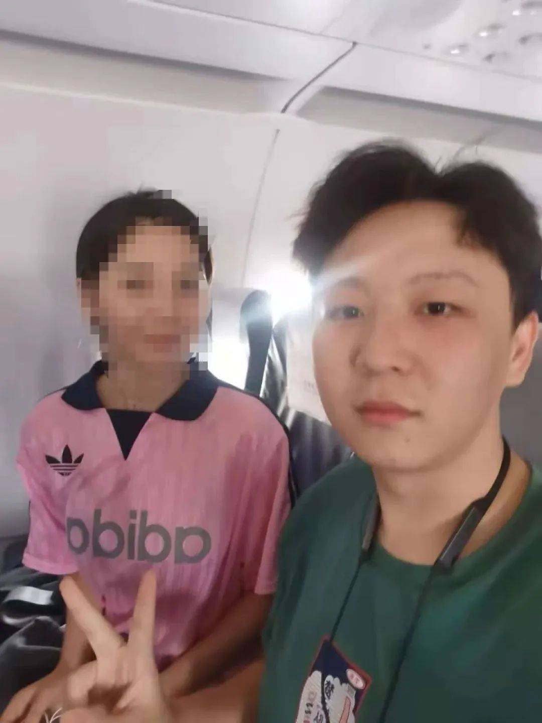 武汉大学医学生机舱救人被质疑“没资格”？回应来了