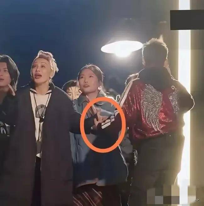 原创            汪峰晒与森林北合影，好甜！辟谣分手传闻，对宁静致歉