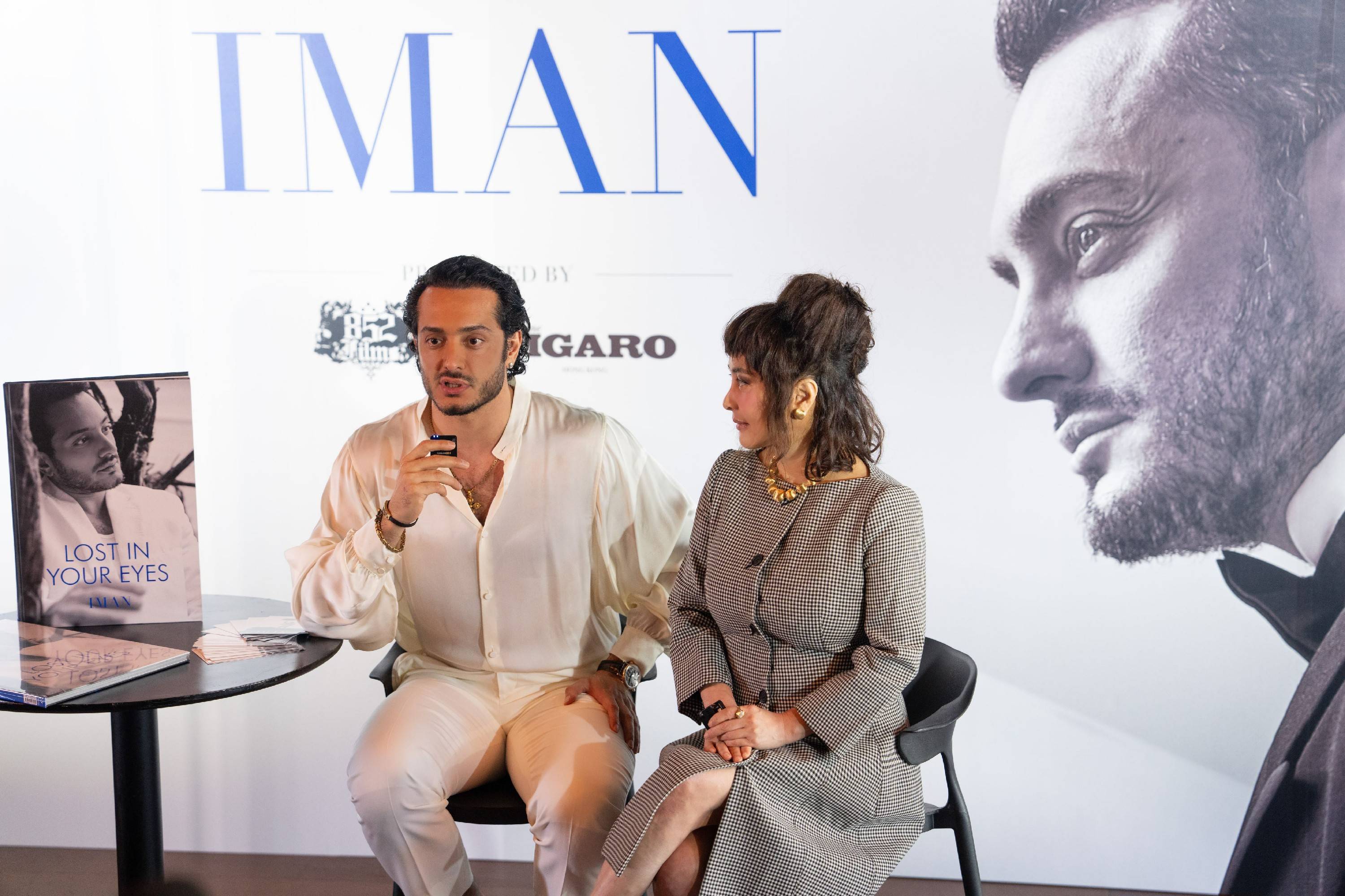 何超为Iman写真诗集写序 老公陈子聪拍摄现场当军师