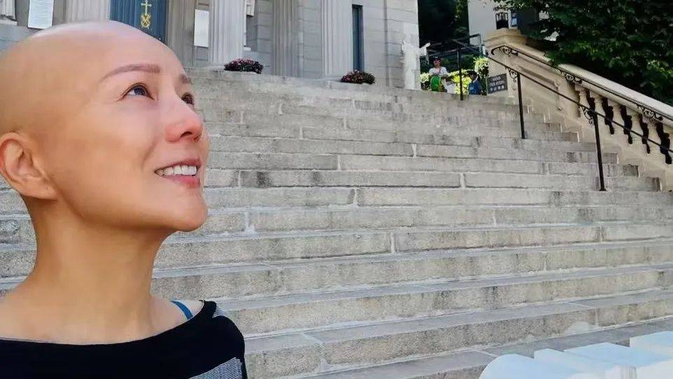 50岁女星结束14年婚姻，搬出豪宅