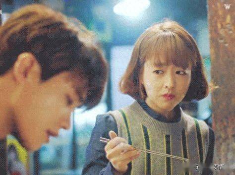 男人不在乎你，也不爱你，逃不过有这4种明显表现，果断放弃吧