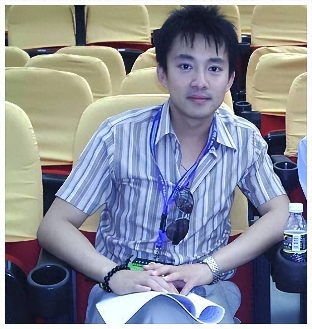 原创            前央视知名主持人亚宁，最红时被迫转型幕后，如今他怎样了？