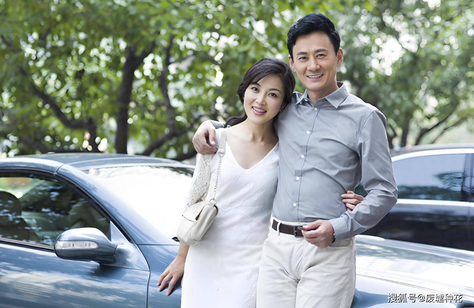 原创            两性关系：刺激男人占有欲的四个动作，分分钟拿捏他！