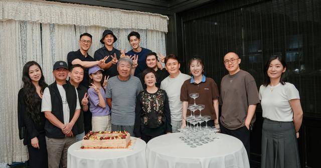 原创            《藏海传》剧组聚餐：黄觉化身潮男，白冰反差大，C位名副其实