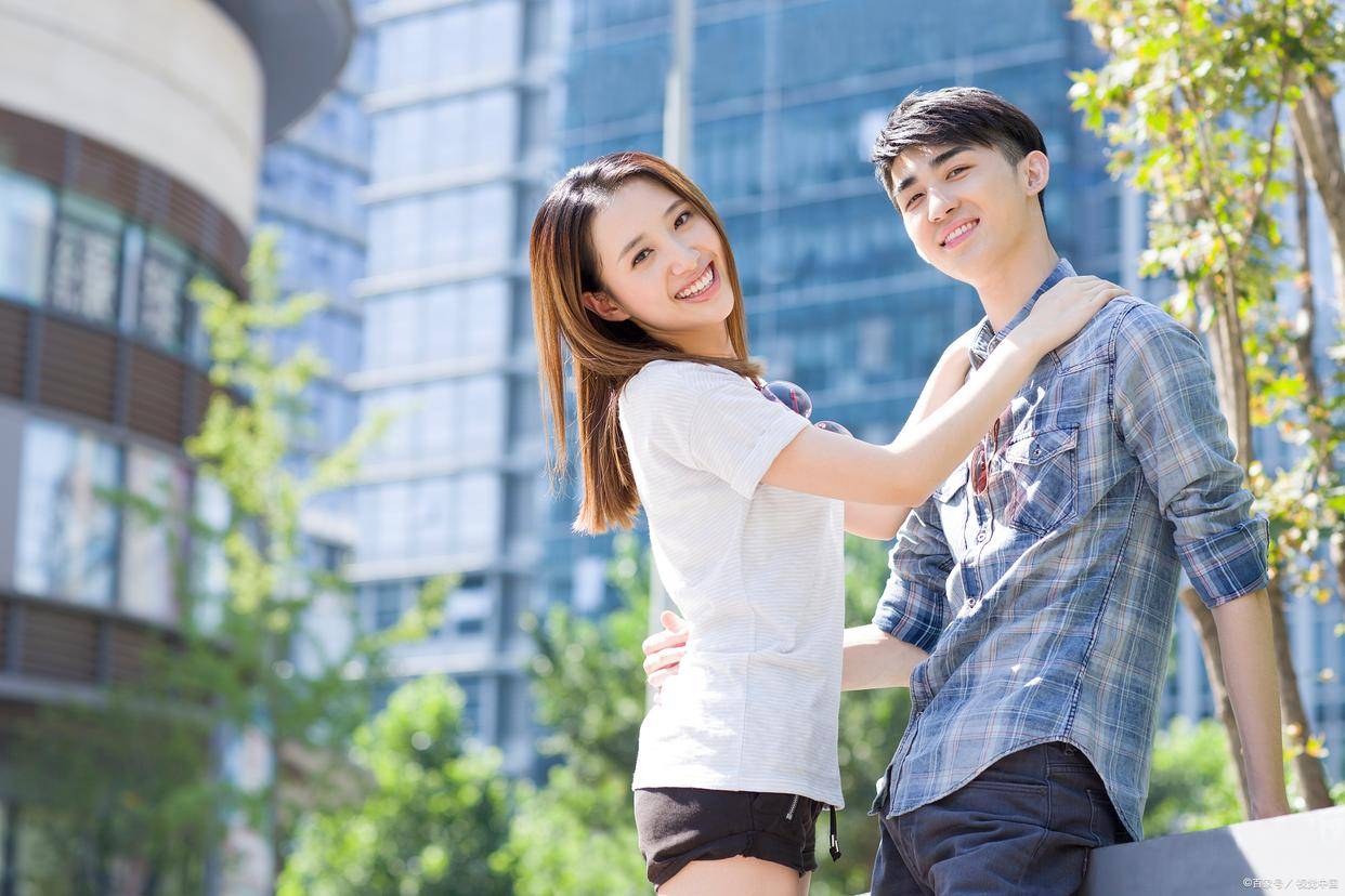 原创            男人不疼你不在乎你，沟通无用时，别抱怨指责，你得学会“治”他