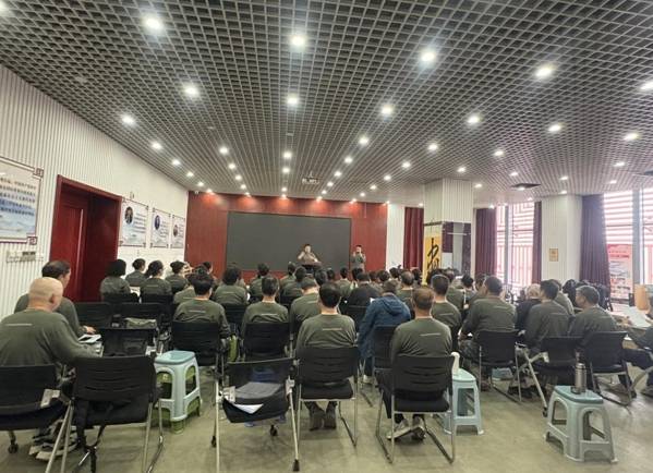 红歌嘹亮颂军魂 社区与艺术团共谱八一欢歌