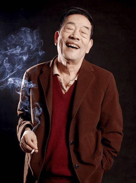 原创            杨少华昨天入土为安但内斗纷争似乎已开始开第一枪的是杨议的徒弟