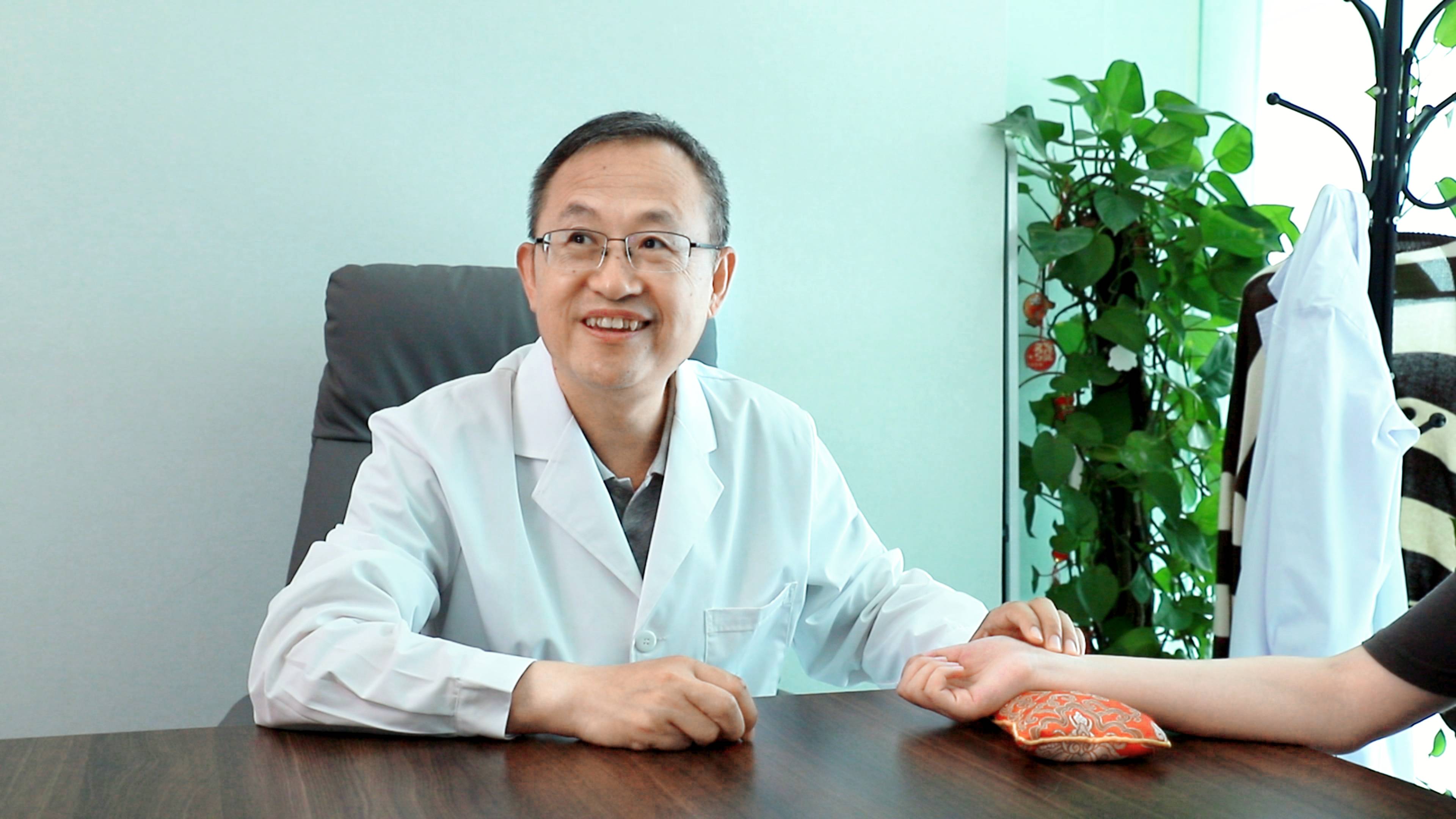 吴宏东医生丨喜欢制造焦虑的医生早晚会被淘汰，我们需要能够帮助患者建立积极心态的医生。