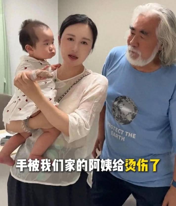张纪中9个月小女儿被保姆烫伤，保姆隐瞒也不处理，杜星霖被气哭
