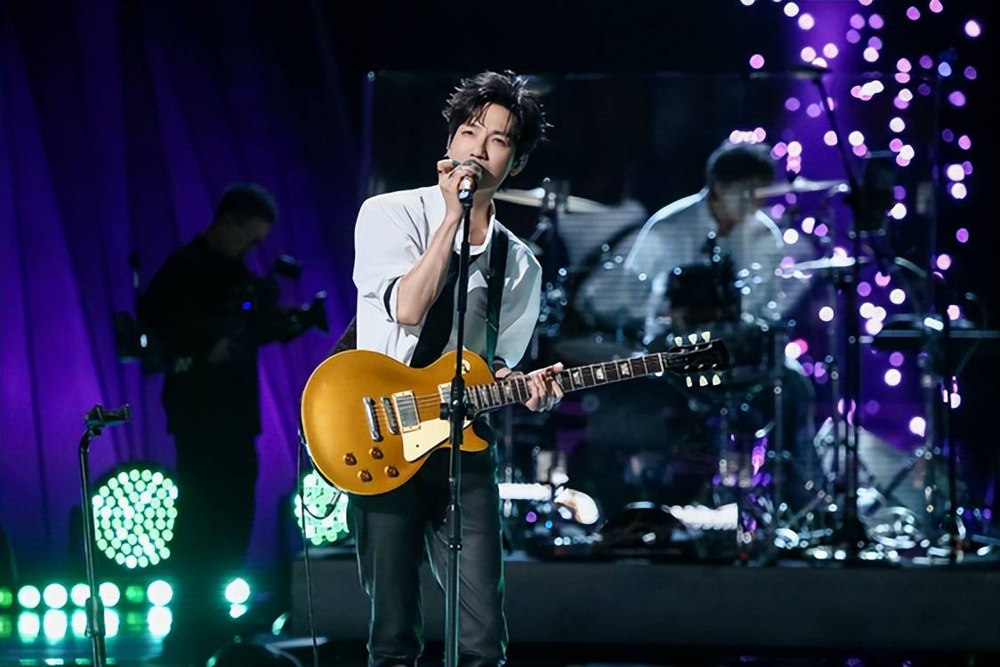 原创            陈楚生《小情歌》让《歌手2025》第九期收视达到新高度