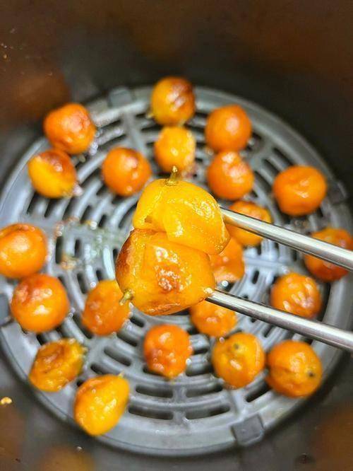 原创            陈皮煮雪梨是弟弟！金桔对半切烤蔫，嗓子像敷薄荷膜，早该吃它！