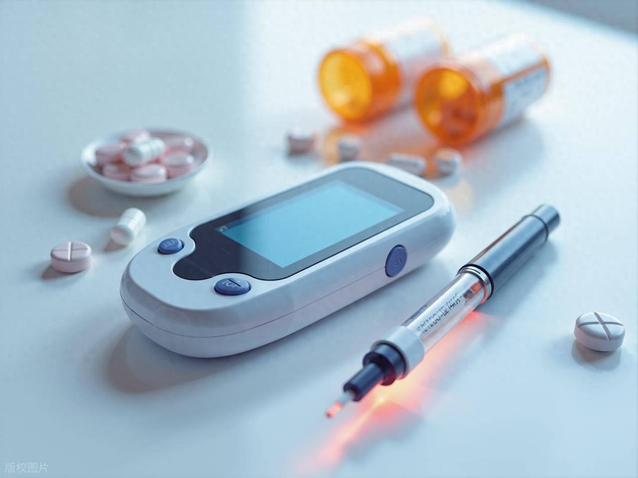 糖尿病人夏季喝水和茶哪个好？