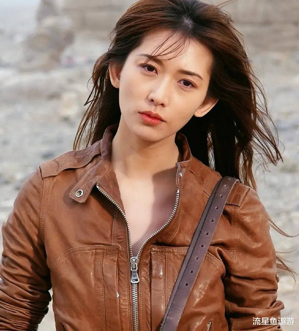 原创            50岁林志玲素颜就餐，皮肤细腻状态佳，岁月真的不败美人？