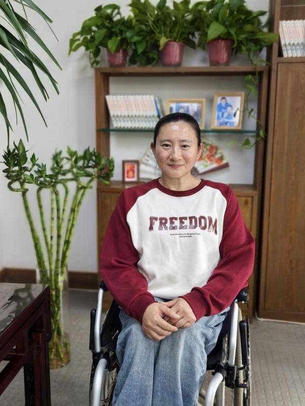 单丹：用歌声与文字诠释“活出个样来给自己看”