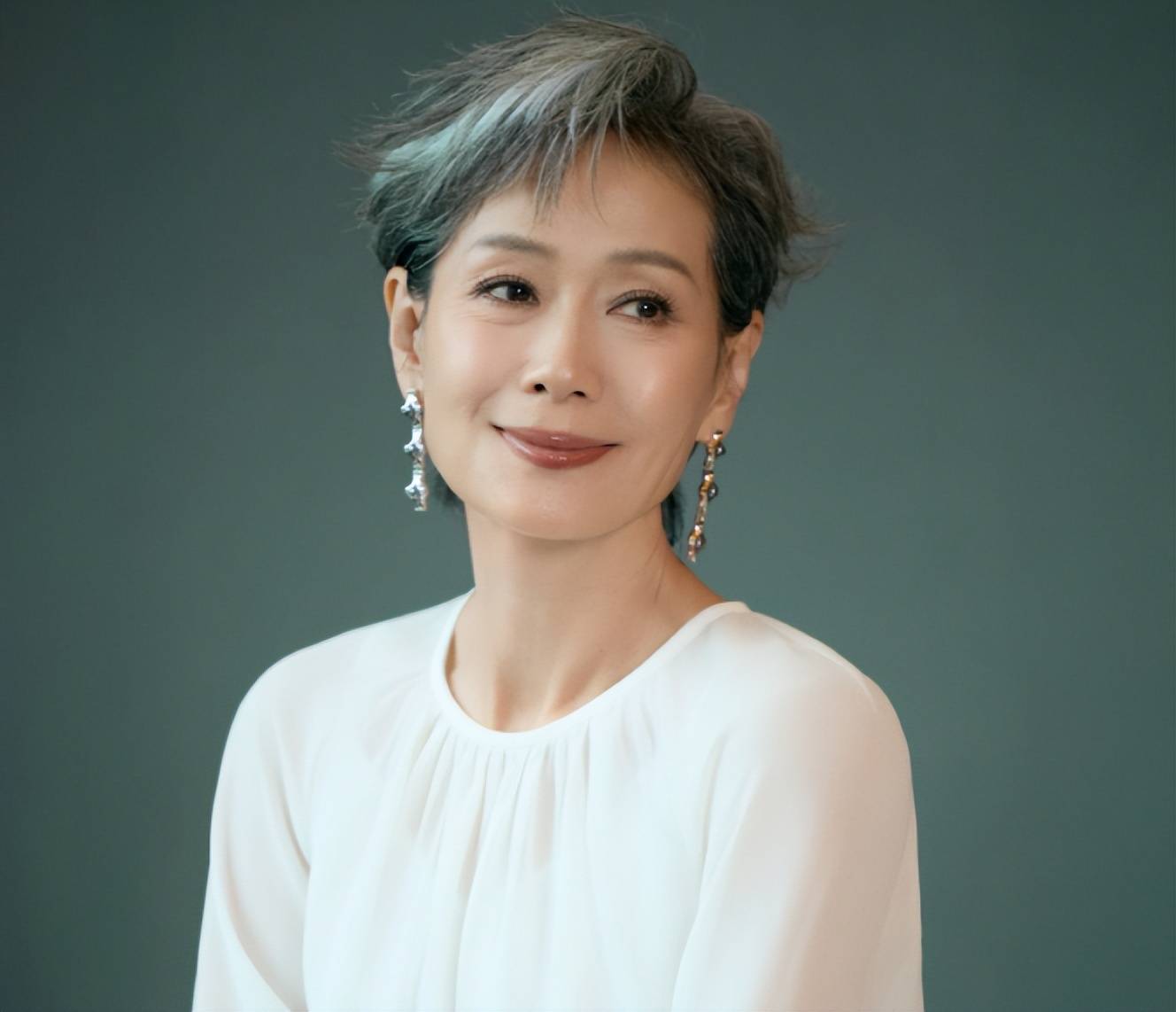 原创            《乘风2025》团综录制开启, 10位成团姐姐亮相, 仅6位参与录制