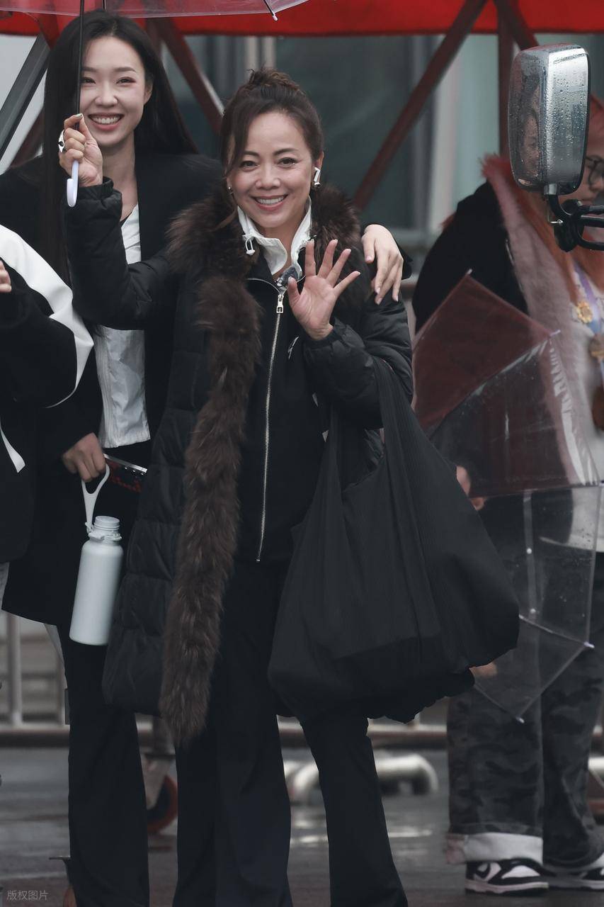 原创            娱乐圈残酷真相：小婉苦练仍为龙套，管乐跳槽秒变女主