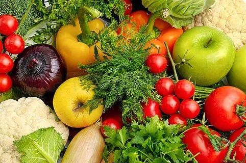 胆固醇偏高，容易引发心脑血管疾病！尤其是老年人，多吃这5种食物降低胆固醇…