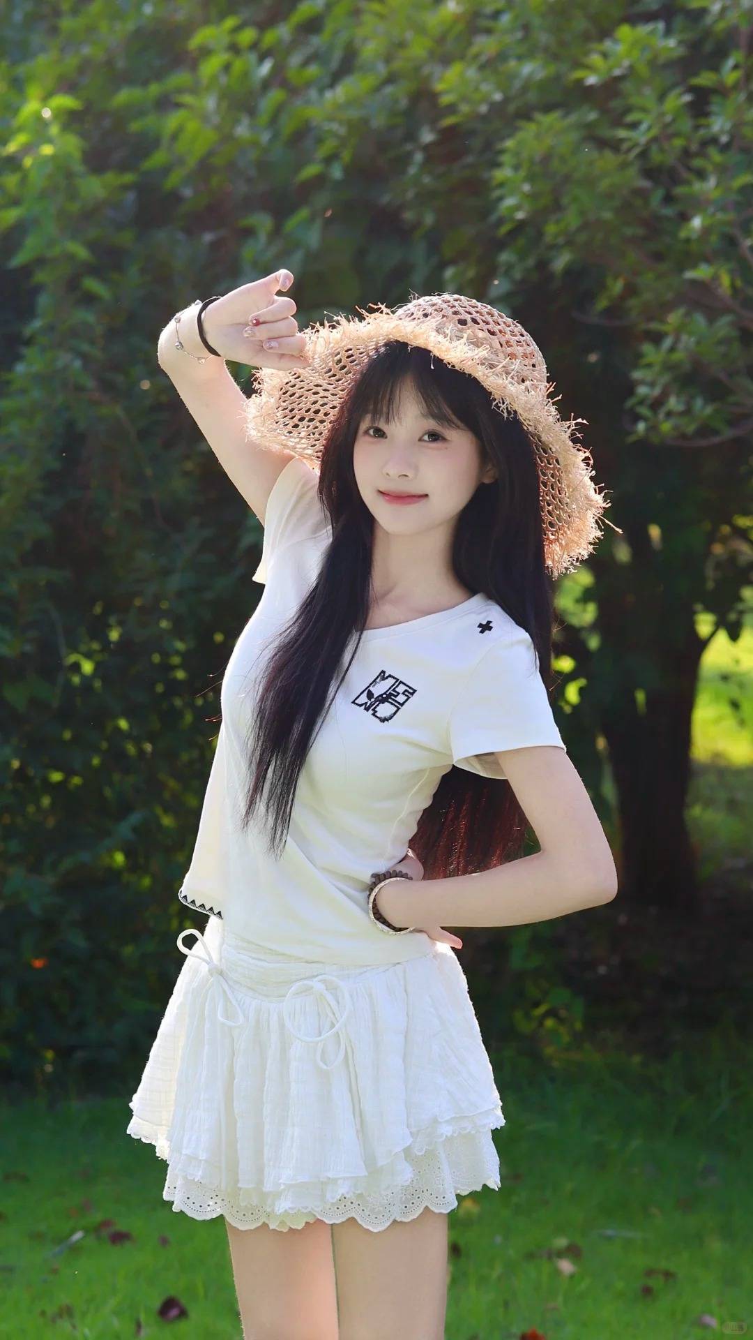 普通女生的夏日出圈思路：白色T恤+蛋糕裙，甜度超标了！