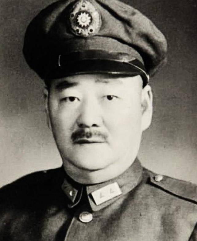 原创            蒋介石抓韩复榘前请他去开会，韩找保镖相面，保镖：此行凶多吉少