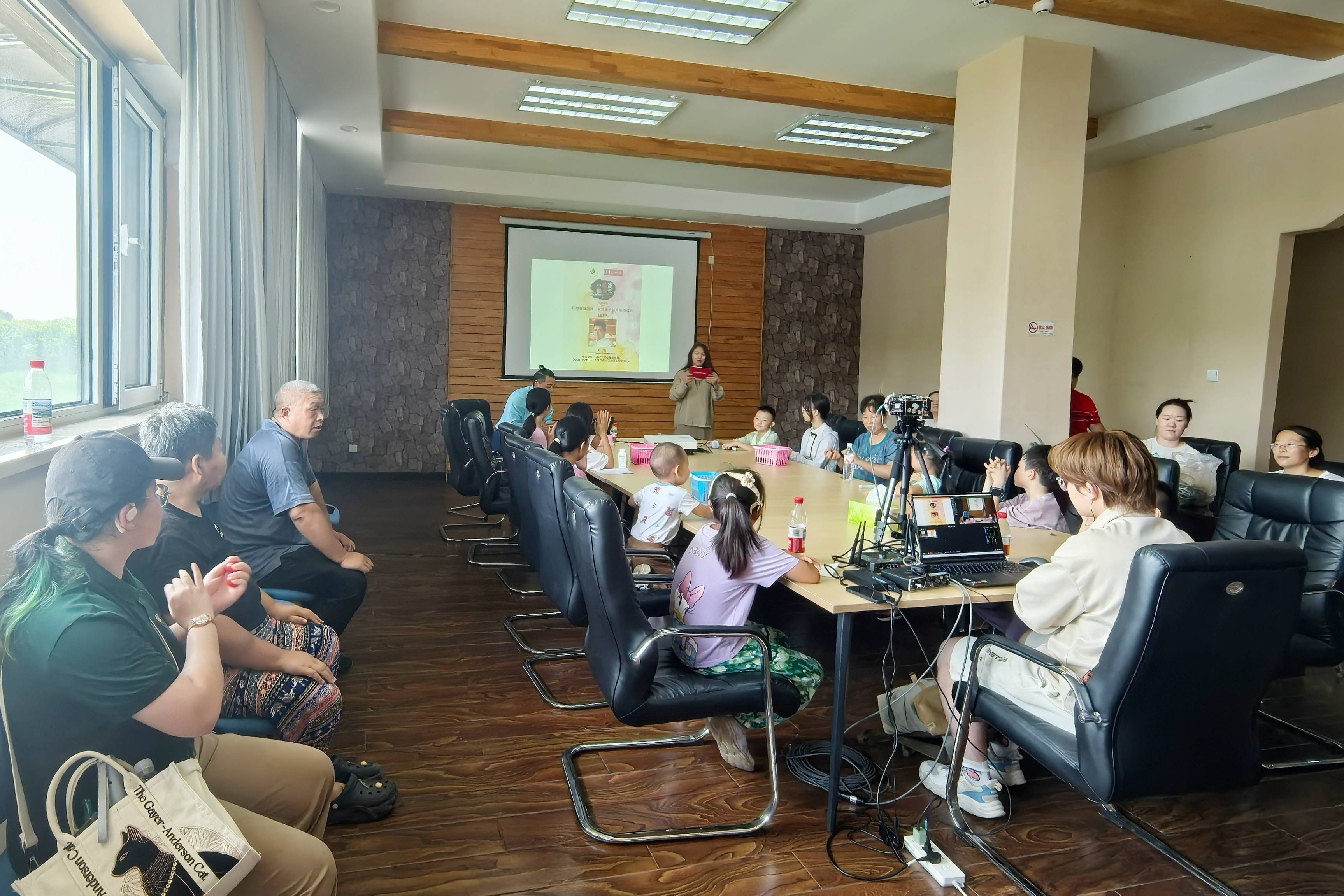 上午顺义区总第88期家长教育沙龙热闹开启！暑期智慧陪伴热点话题受热捧！