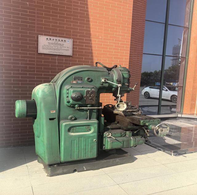 “老伙计”成“红仓”新引擎 东郊艺术区迎来工业遗产“活化石”