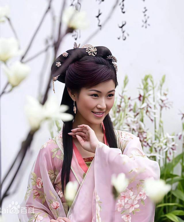 TVB“御用闲人”离巢后转型网红，51岁冻龄有术，月入六位数