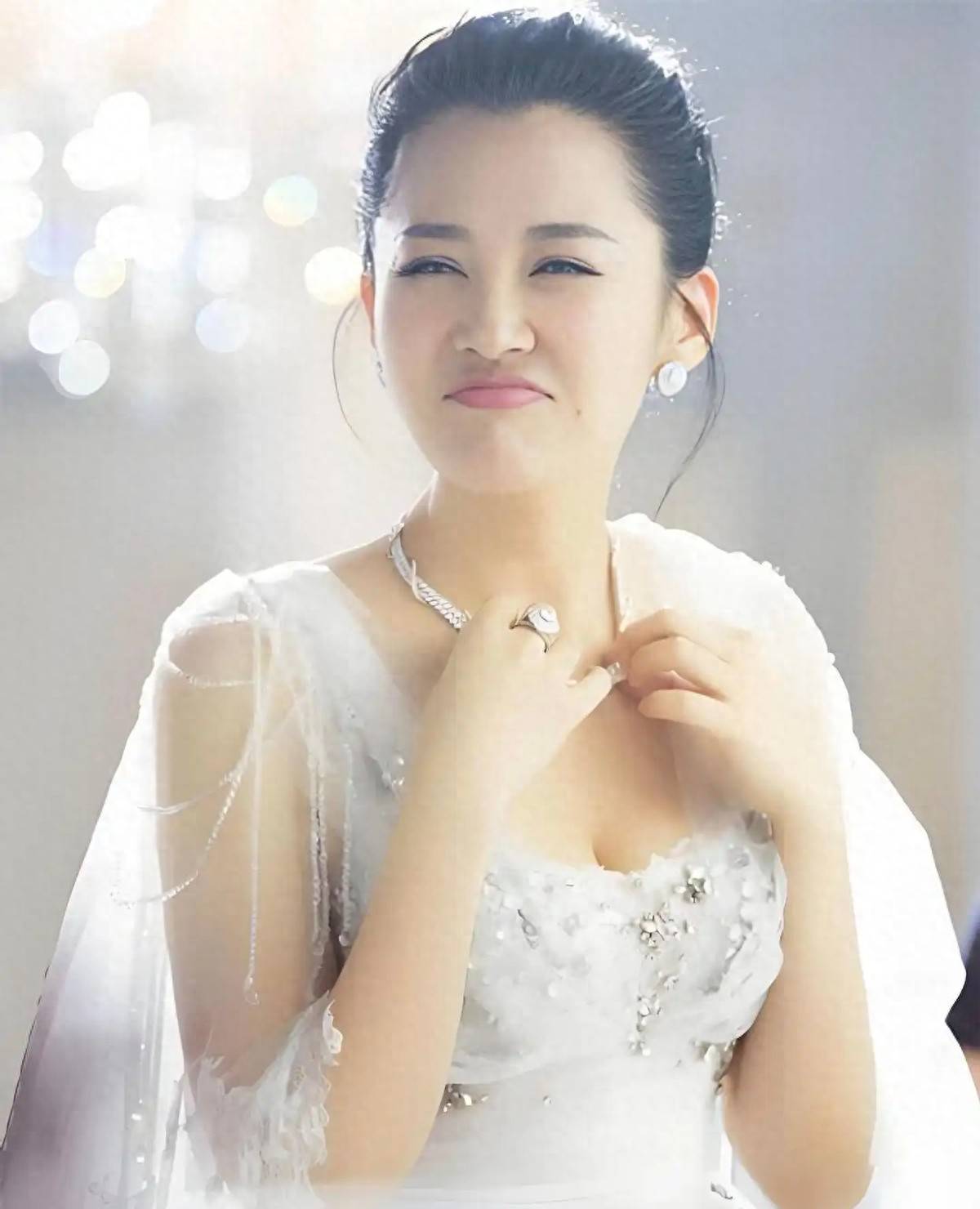 原创            56 岁许晴仍似公主，豪宅内部曝光，原来这就是她不婚的底气