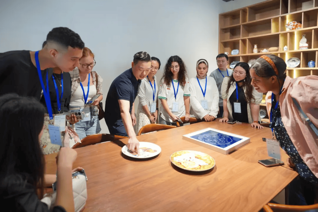 “Z世代”国际青年陶艺创作营活动在景德镇陶瓷大学举行