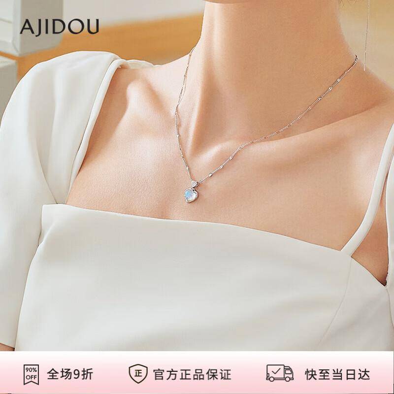 月光石珠宝：藏在腕间与颈间的银河诗篇