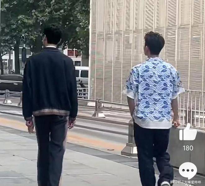 《花少7》开录！那英陈数现身街头、气场全开，龚俊张晚意超养眼