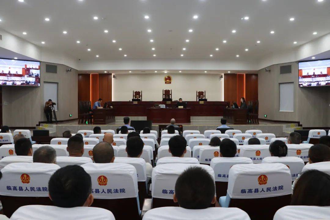 为揽工程，王某成给局长送了67万元现金、一辆价值43万元越野轿车