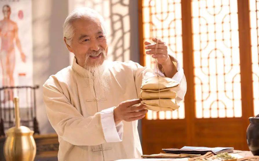 原创            吃红参，到底对身体有什么好处？中医：大部分人都低估了它的作用