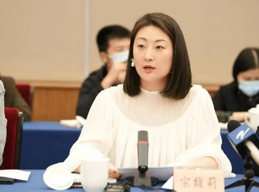 原创            宗馥莉叔叔发声，指责她欺人太甚，称杜建英对娃哈哈贡献很大