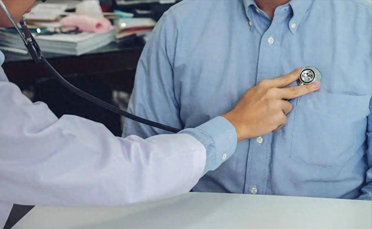 医生苦劝：一旦确诊肺气肿，日常这5件事必须戒掉，避免病情恶化