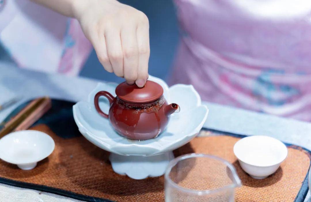 原创            三伏天又湿又热：这10款应季茶最适合女孩子喝，排毒减肥，降火养颜！